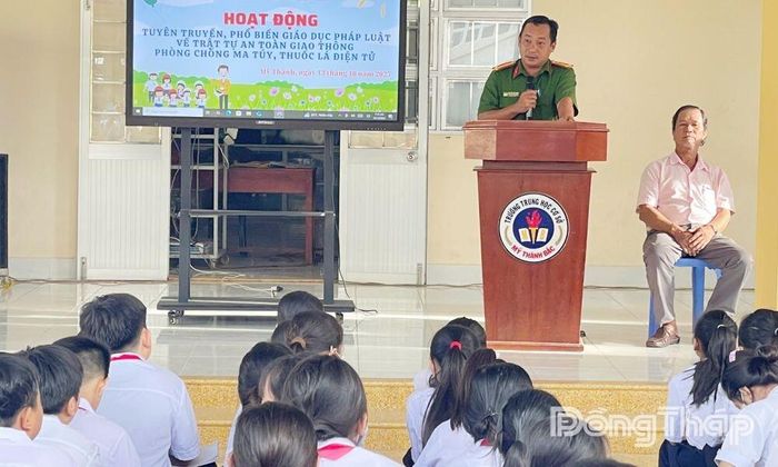 Xã đoàn Mỹ Thành phối hợp tổ chức tuyên truyền phổ biến giáo dục pháp luật về trật tự, an toàn giao thông, phòng, chống ma túy, thuốc lá điện tử trong trường học.