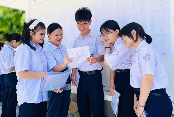 Đề thi Ngữ văn khiến nhiều thí sinh thích thú. Ảnh: Trần Dung 