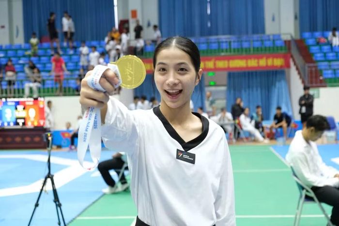  Nguyễn Thị Mai giành huy chương vàng ở hạng cân 53 kg nữ lứa tuổi vô địch. Ảnh: Đức Nhật 