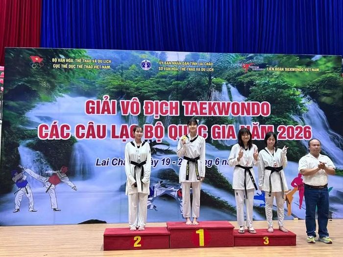  Võ Thị Hồng Thắm giành huy chương vàng ở hạng cân 59 kg nữ lứa tuổi 15-17. Ảnh: Đức Nhật 