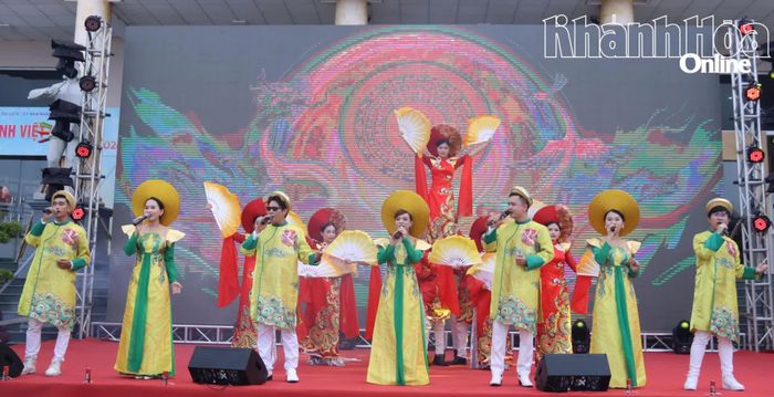 Tiết mục văn nghệ tại ngày hội.