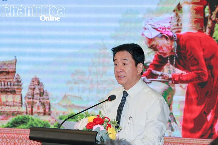 Phó Chủ tịch Thường trực UBND tỉnh Nguyễn Long Biên phát biểu tại hội thảo.