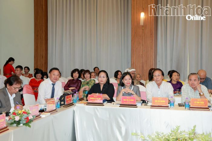 Các đại biểu tham dự hội thảo.