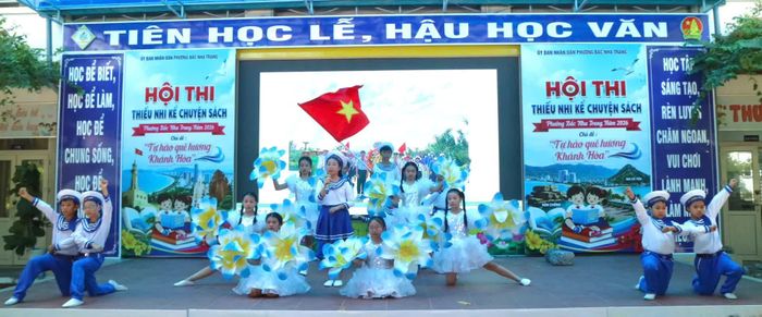 Tiết mục của đội thi đến từ Trường Tiểu học Vĩnh Hải 1.