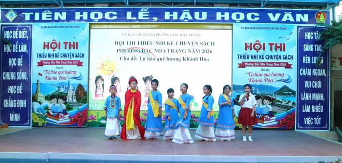 Tiết mục của đội thi đến từ Trường Tiểu học Vĩnh Phương 2.