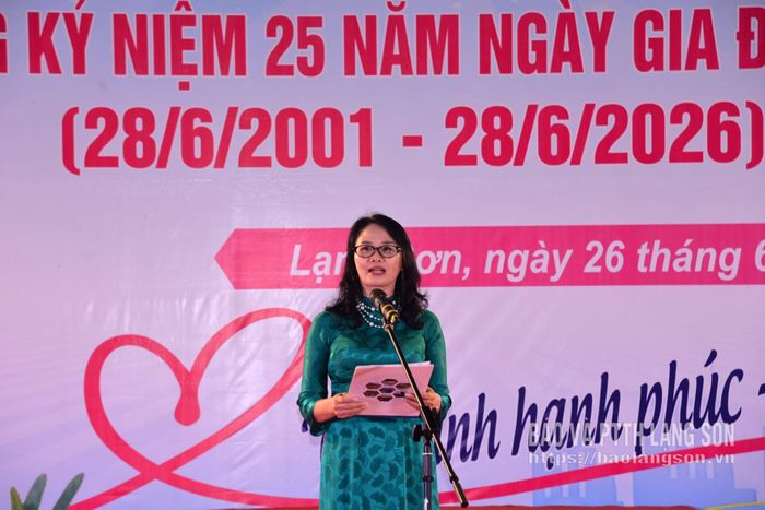 Lãnh đạo Sở Văn hóa, Thể thao và Du lịch phát biểu khai mạc chương trình nghệ thuật