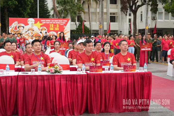 Các đại biểu tham dự chương trình