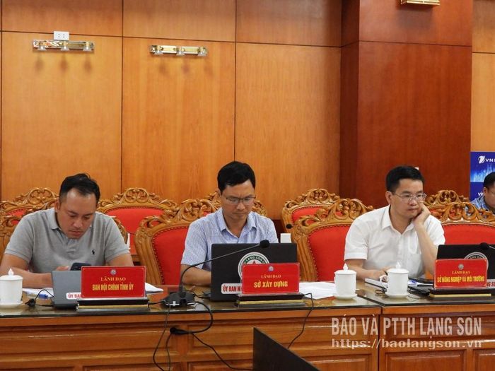 Đại diện lãnh đạo các sở, ngành và doanh nghiệp dự án dự hội nghị