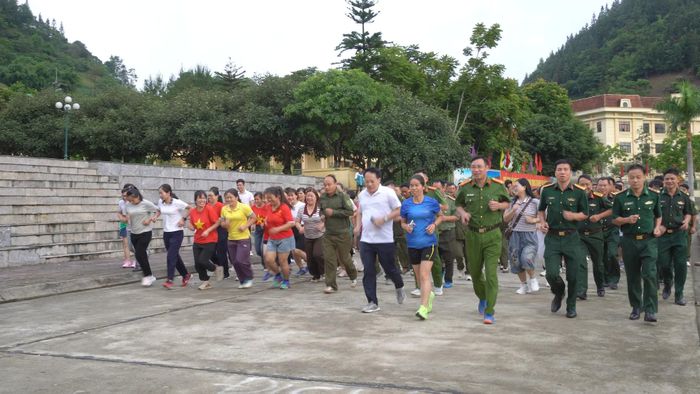 Gần 400 cán bộ, công chức, viên chức, lực lượng vũ trang, đoàn viên thanh niên và Nhân dân xã Si Ma Cai tham gia Giải chạy phong trào “Chung một quyết tâm xây dựng xã, phường không ma túy”.