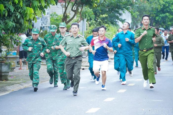 Ngay sau lễ mít tinh, các đại biểu, cán bộ, công chức, lực lượng vũ trang và đoàn viên thanh niên trên địa bàn xã đã tham gia Giải chạy phong trào “Chung một quyết tâm xây dựng xã, phường không ma túy”.