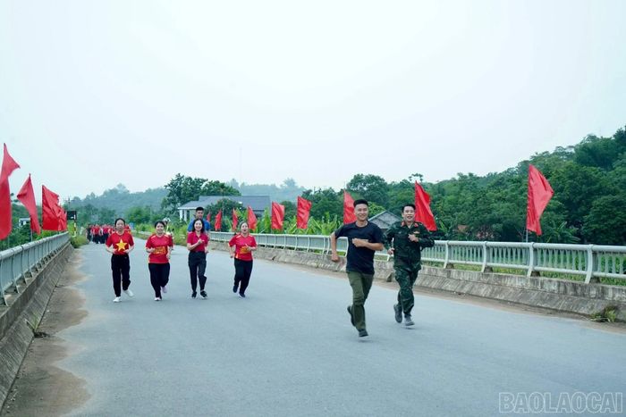 Lan tỏa thông điệp “Chung một quyết tâm xây dựng xã, phường không ma túy” thông qua những bước chân.