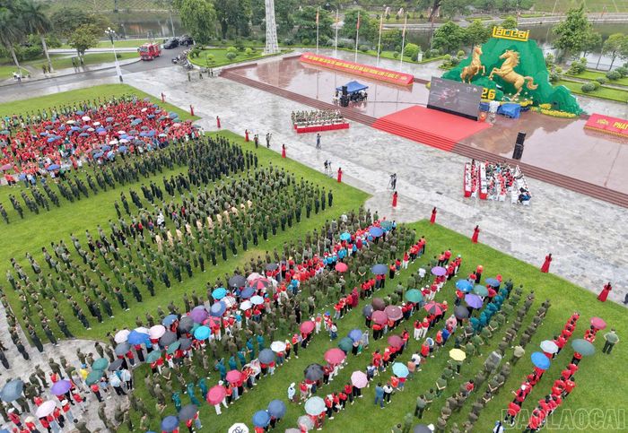 Quang cảnh buổi lễ tại Quảng trường 19/8.