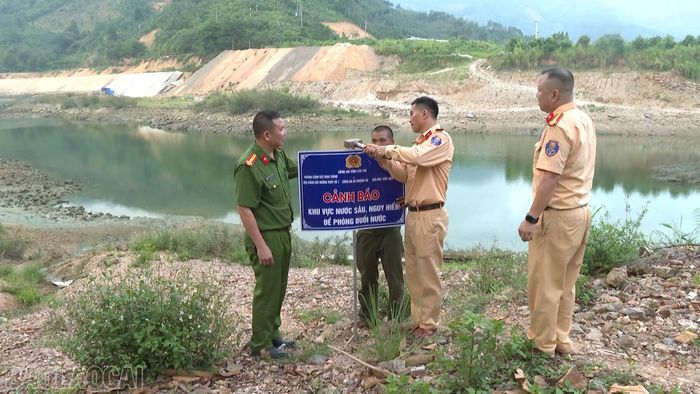 Biển cảnh báo được bổ sung tại các vị trí nước sâu, bờ đất dốc, khu vực người dân dễ tiếp cận mặt nước.