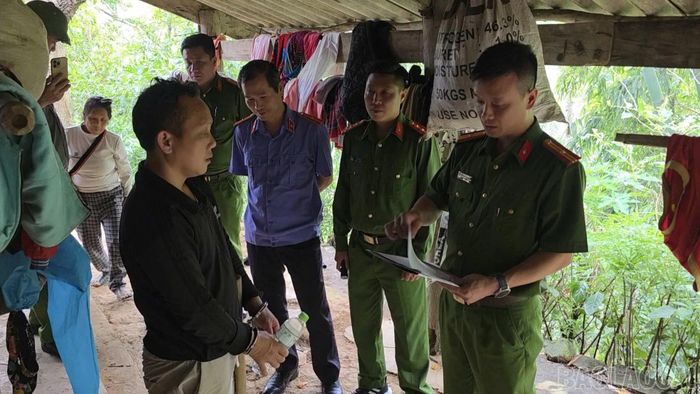 Lực lượng Công an làm việc với các đối tượng liên quan.