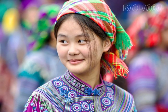 Những "đóa hoa rừng" rực rỡ nhất đã dùng vũ điệu và sắc màu váy áo của mình để tô thắm vùng đất Si Ma Cai, dệt nên bức tranh văn hóa độc đáo của vùng cao biên cương Lào Cai. Màn trình diễn múa sênh tiền lớn nhất Việt Nam đã khép lại, nhưng hình ảnh những "đóa hoa rừng" rực rỡ sắc màu sẽ còn đọng lại trong lòng du khách thập phương.