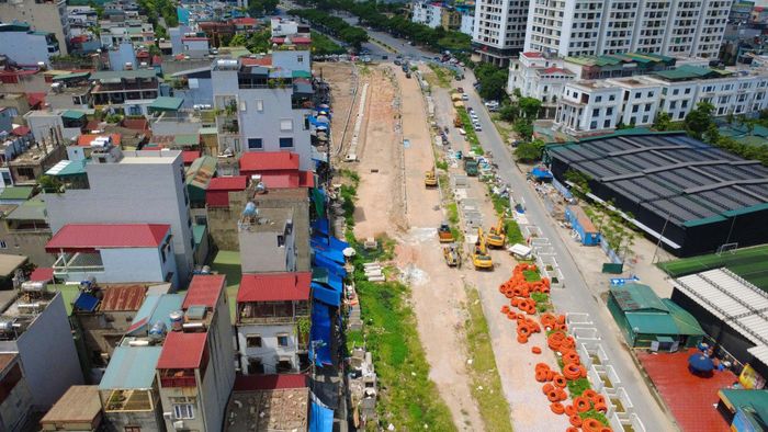 Hiện, đoạn tuyến từ đường Xuân Đỉnh đến chung cư 789 đang thi công nhưng dang dở và khá chậm.
