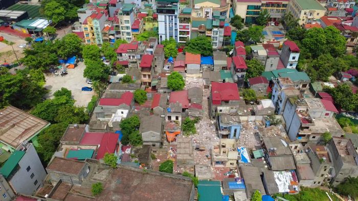 Dự án bao gồm: xây dựng nền, mặt đường, thoát nước, cấp nước, hào kỹ thuật, chiếu sáng, vỉa hè, cây xanh, tổ chức giao thông.