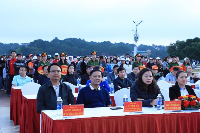 Phó Bí thư Thường trực Tỉnh ủy Lâm Đồng Đặng Hồng Sỹ cùng lãnh đạo HĐND, UBND tỉnh Lâm Đồng dự lễ mít tinh