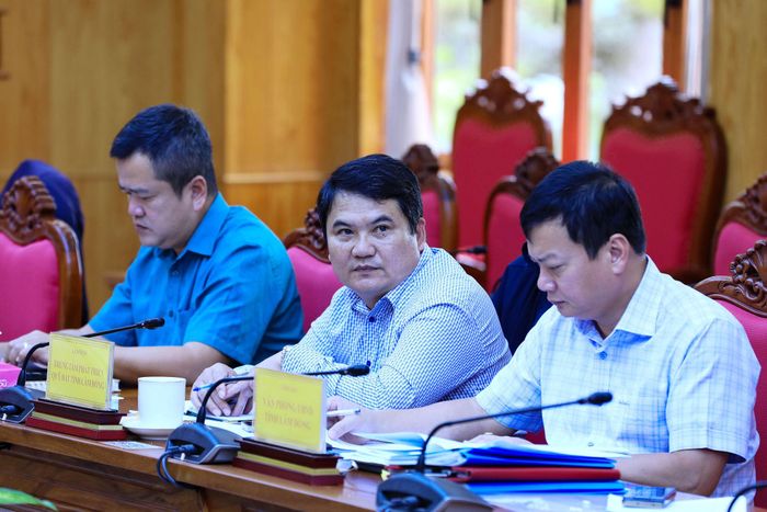 Đại diện các sở, ngành, địa phương của Lâm Đồng dự và theo dõi hội nghị trực tuyến