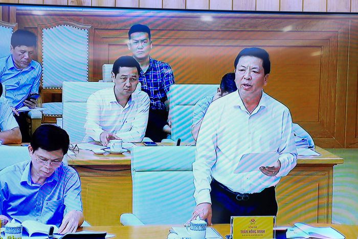 Bộ trưởng Bộ Xây dựng Trần Hồng Minh báo cáo về kết quả triển khai công trình, dự án quan trọng quốc gia, trọng điểm ngành giao thông vận tải 6 tháng đầu năm 2026 (Ảnh chụp qua màn hình)