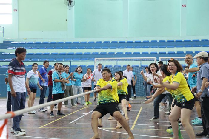 Đội kéo co Văn phòng dành giải nhất chung cuộc