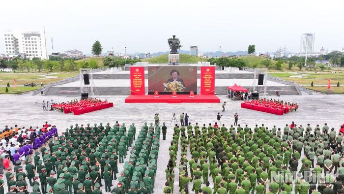 Quang cảnh lễ mít tinh. Ảnh: Minh Quang
