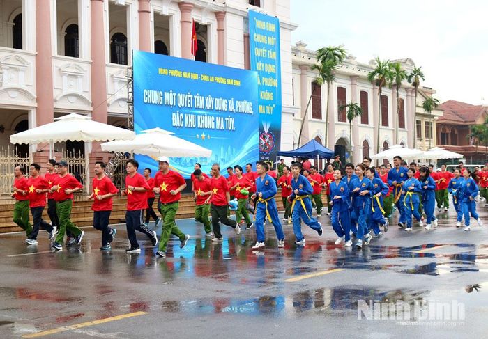 Các đại biểu tham gia Giải chạy phong trào hưởng ứng Tháng hành động phòng, chống ma túy năm 2026. Ảnh: Khánh Dũng