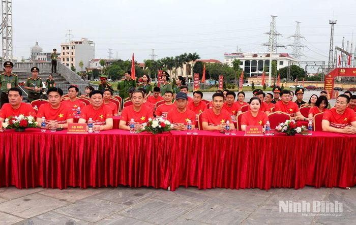 Các đại biểu dự lễ mít tinh. Ảnh: Minh Quang