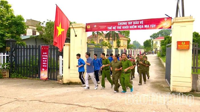 Cán bộ, chiến sĩ Công an xã Bình Phú và đoàn viên thanh niên tham gia Ngày chạy hưởng ứng Tháng hành động phòng, chống ma túy năm 2026.