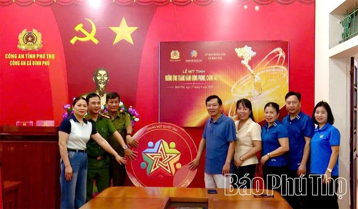 Nghi thức phát động phong trào “Chung một quyết tâm xây dựng xã không ma túy” tại xã Bình Phú.