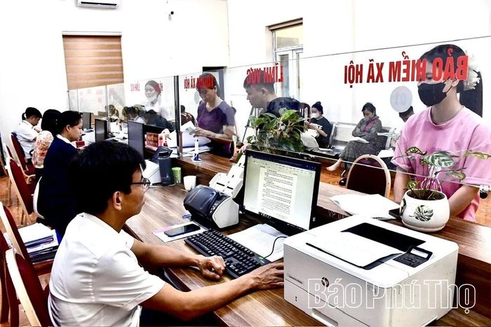Các thủ tục hành chính được giải quyết nhanh gọn, tạo niềm tin cho Nhân dân.