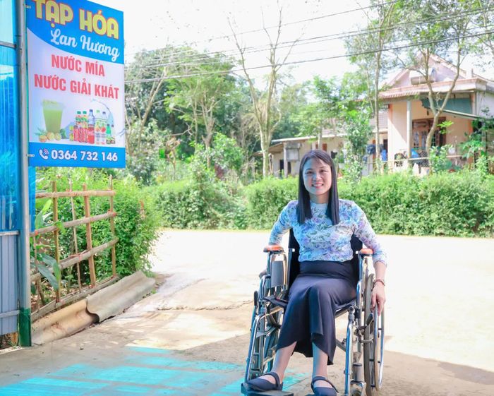 Từ một cô gái nhút nhát, Cao Thị Lan Hương đã tự tin, vui vẻ tham gia các hoạt động, truyền cảm hứng cho người đồng cảnh - Ảnh: B.B