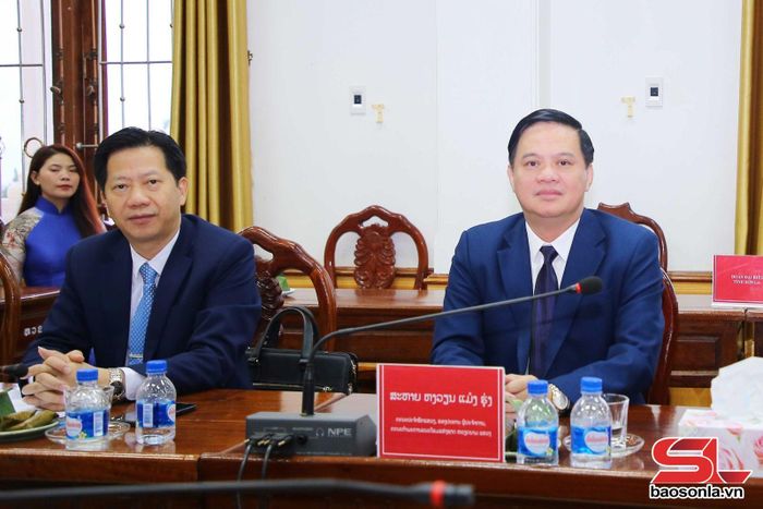Đại biểu tỉnh Sơn La dự hội đàm.