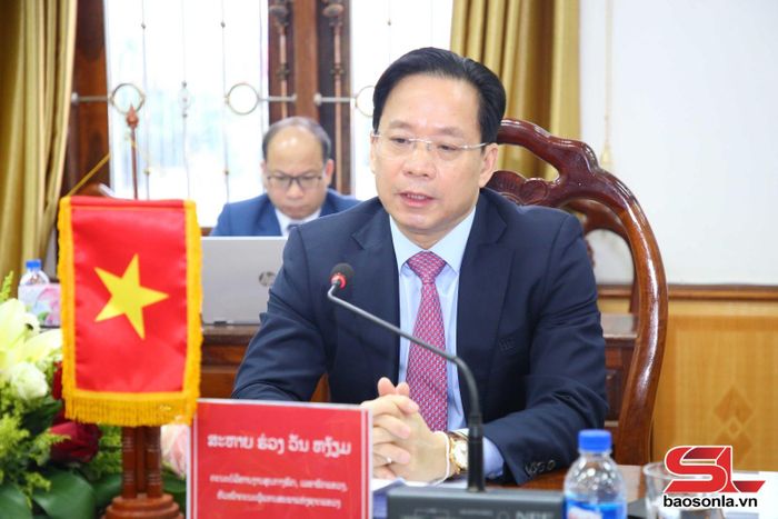 Đồng chí Hoàng Văn Nghiệm, Ủy viên Ban Chấp hành Trung ương Đảng, Bí thư Tỉnh ủy, Trưởng Đoàn đại biểu Quốc hội tỉnh, phát biểu tại Hội đàm.