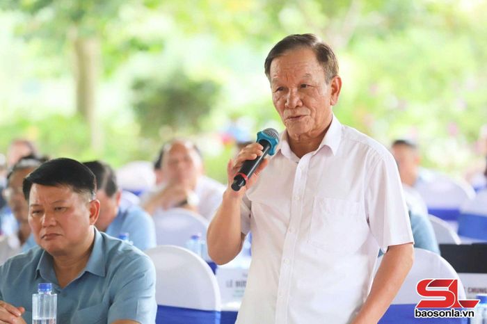 Đồng chí Hoàng Văn Chất phát biểu.