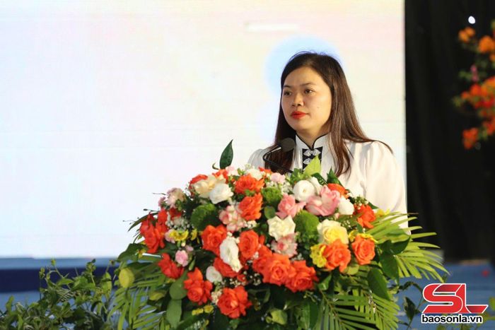 Đại diện Tổ Khuyến nông cộng đồng, Trung tâm Khuyến nông và Chuyển đổi số tham luận.