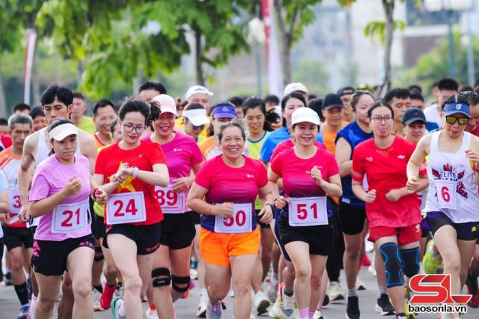 Các vận động viên bước vào tranh tài ở cự ly 5 km đối với nam và 3 km đối với nữ.