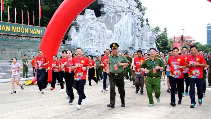 Các đại biểu tham gia chạy hưởng ứng Tháng hành động phòng, chống ma túy năm 2026.