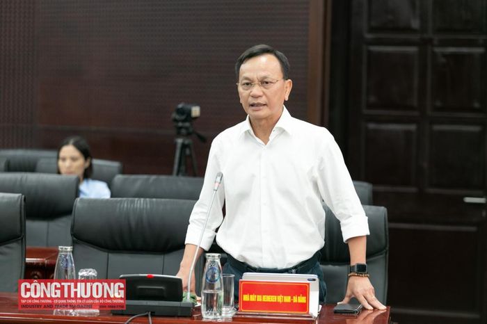 Đại diện lãnh đạo UBND thành phố Đà Nẵng, Sở, ban ngành, doanh nghiệp trên địa bàn đề xuất, kiến nghị tại buổi làm việc.