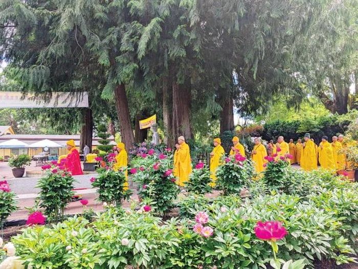 Đại lễ tổ chức trong không gian thiên nhiên ở ngôi chùa Việt Liên Hoa