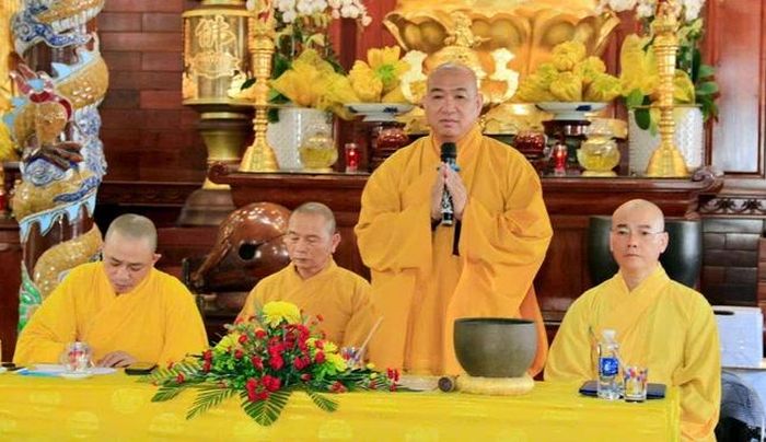 Thượng tọa Thích Phước Nguyên ban đạo từ