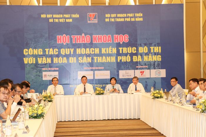 Hội thảo với sự tham gia của nhiều chuyên gia, nhà nghiên cứu đã góp nhiều ý kiến liên quan công tác quy hoạch kiến trúc đô thị gắn với văn hóa di sản TP Đà Nẵng.