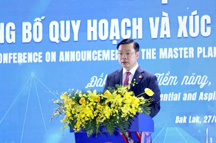 Chủ tịch UBND tỉnh Đắk Lắk Đỗ Hữu Huy phát biểu, cam kết tiếp tục xây dựng môi trường đầu tư minh bạch, ổn định; đồng hành cùng doanh nghiệp trong suốt quá trình triển khai dự án. Ảnh: N.H