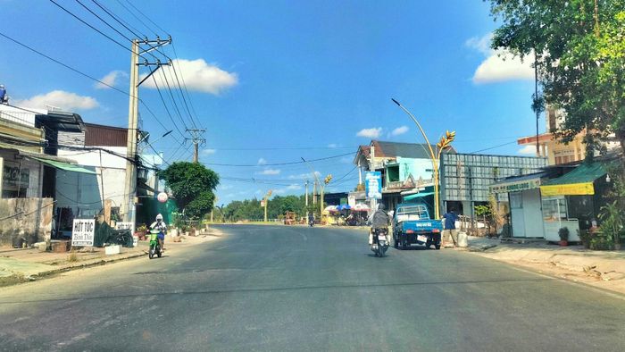 Đoạn đường cong trên tuyến quốc lộ 1 qua địa bàn phường Láng Tròn sẽ được lắp đặt bổ sung dải phân cách bằng rào sắt sơn phản quang.