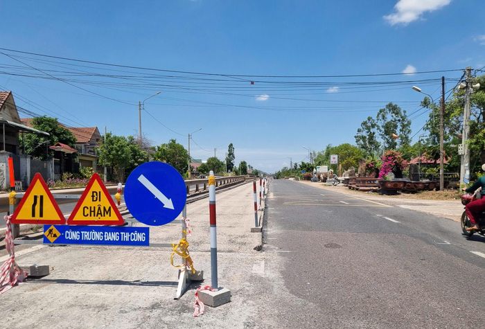 Sửa chữa mặt đường nhiều đoạn trên QL1 qua Gia Lai.