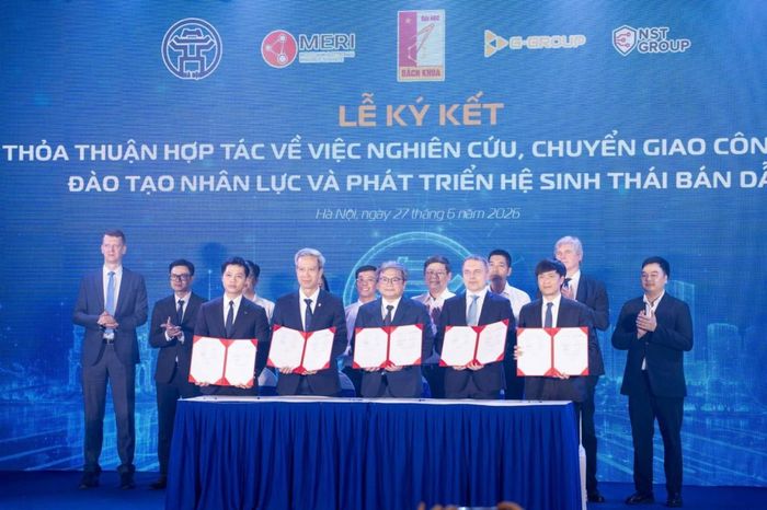 Trong khuôn khổ Hội nghị, UBND TP. Hà Nội đã ký thỏa thuận hợp tác với 5 tập đoàn, doanh nghiệp lớn. Ảnh: Nhật Minh