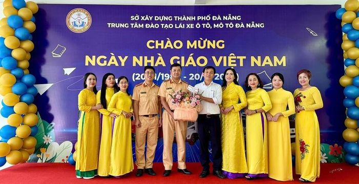 Nhiều cơ quan, đối tác thăm, chúc mừng tập thể lãnh đạo, cán bộ nhân viên Trung tâm trong các dịp lễ lớn