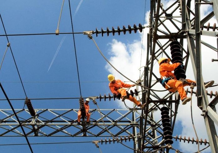 EVN tập trung triển khai đồng bộ các giải pháp nhằm bảo đảm cung ứng điện an toàn, ổn định cho phát triển kinh tế - xã hội và đời sống nhân dân. Ảnh: EVN