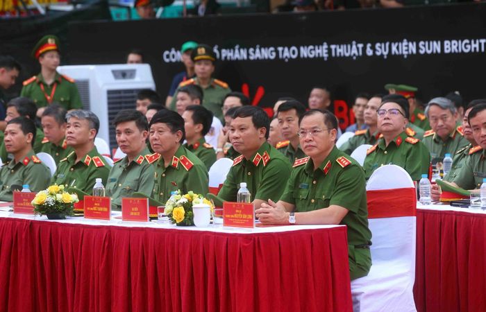 Các đại biểu tham dự buổi lễ