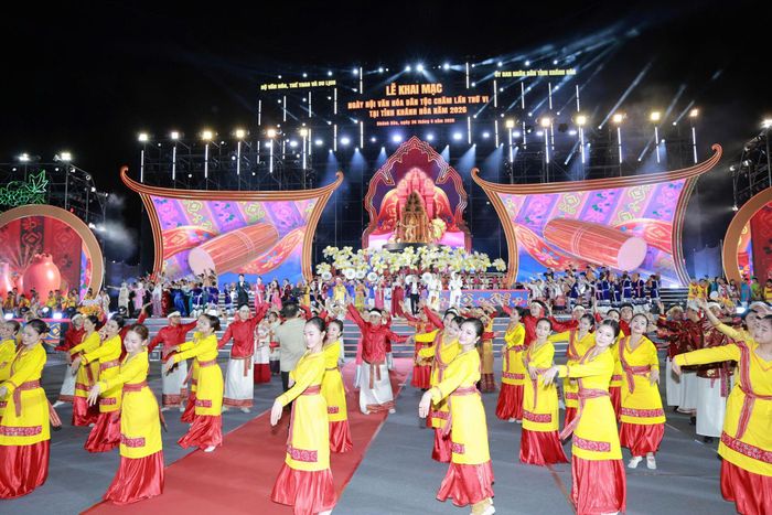 Thiếu nữ Chăm duyên dáng trong vũ điệu truyền thống